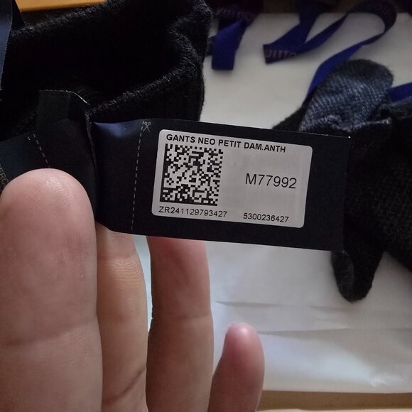 Louis Vuitton Damier gloves - Picture 2 of 2